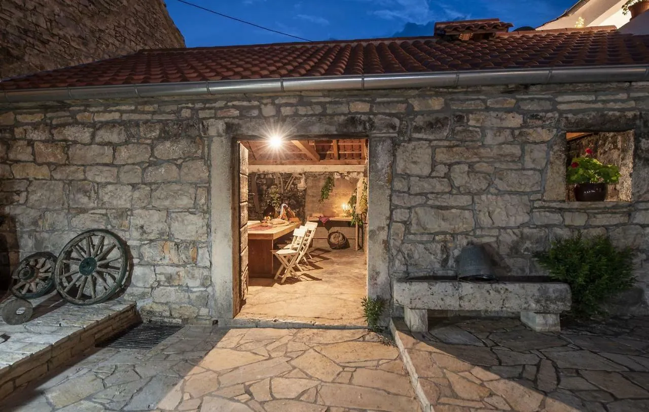 Villa Petrovi Dvori Zadarvillas Benkovac 0*,  Croatia